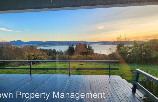 205 West Kensington Avenue - 205 West Kensington Avenue, Astoria, OR 97103