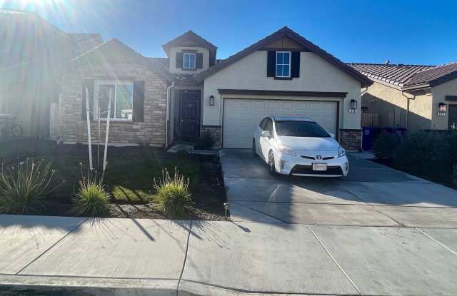Beautiful 3 Bedroom 2 Bath Home for Rent - WITH SOLAR AND LANDSCAPER INCLUDED! photos photos