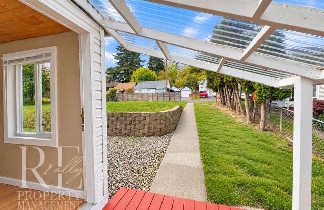 Charming Bloomington Ave Home | Spiral Staircase, Expansive Yard & Updated Interiors! Gallery 4