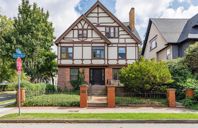 420 Oxford Street unit: 4 photos photos