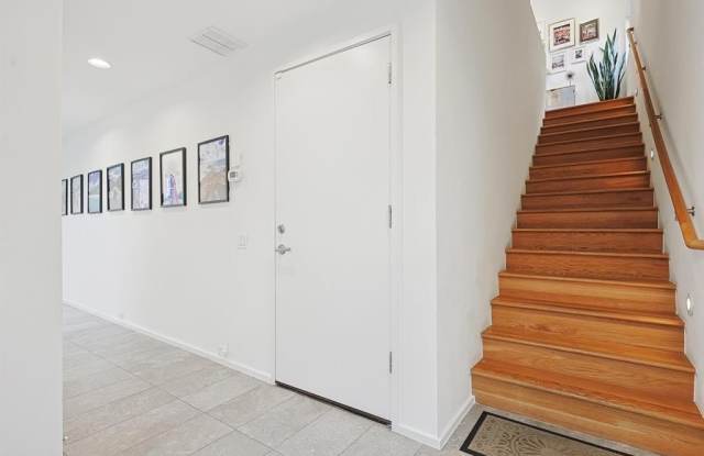 2710 Throckmorton Street Gallery 4
