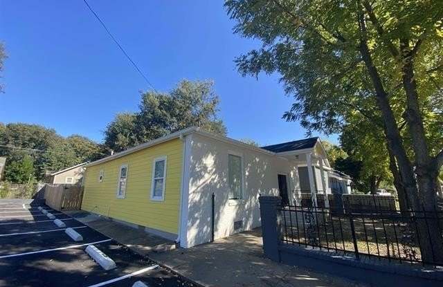 1928 SOUTHERN Ave Gallery 2