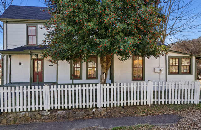 Saint Elmo Adorable home! photos photos