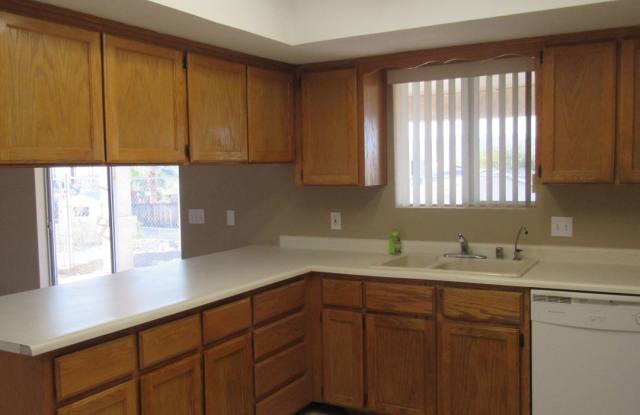 3 Bedroom,  2 Bath, 2 Car Garage w/Side Parking Gallery 4