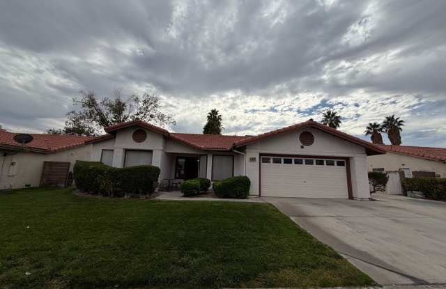 Spacious 3 bedroom on Large Lot! - 6305 Crosswood Avenue, Las Vegas, NV 89108