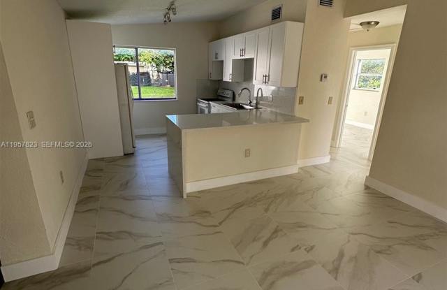 4541 SW 41st St photos photos