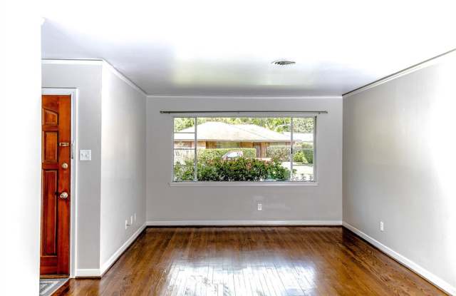 2207 Chantilly Gallery 2
