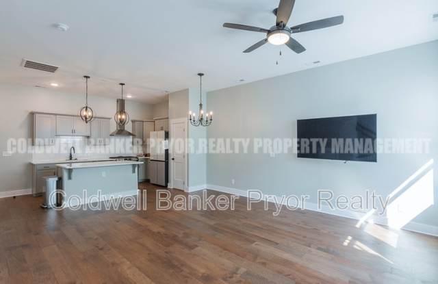 913 South Greenwood Avenue - 1 Gallery 4