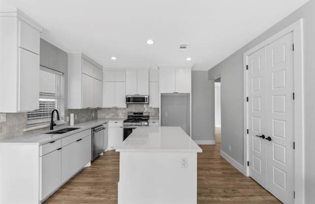 1510 Lindsay Gallery 1