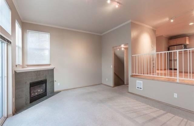 Lovely 3 bed, 2.5 Bathroom Magnolia Tonwnhome Available 11/1 photos photos