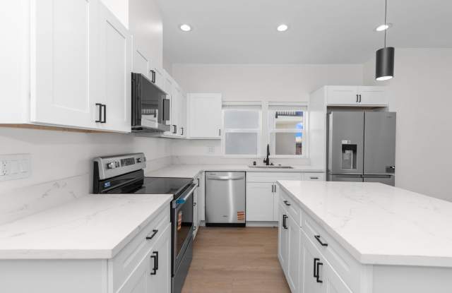 Charming 3 Bed / 2 Bath Steps from SDSU with Private Backyard Gallery 4