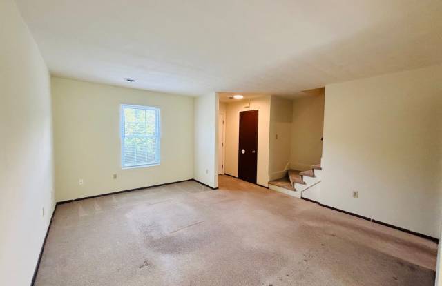 2 Bedroom, 1.5 Bath Townhouse Gallery 3