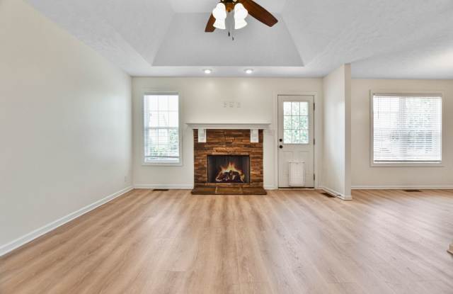 Pet Friendly Three Bedroom with Bonus! Gallery 3