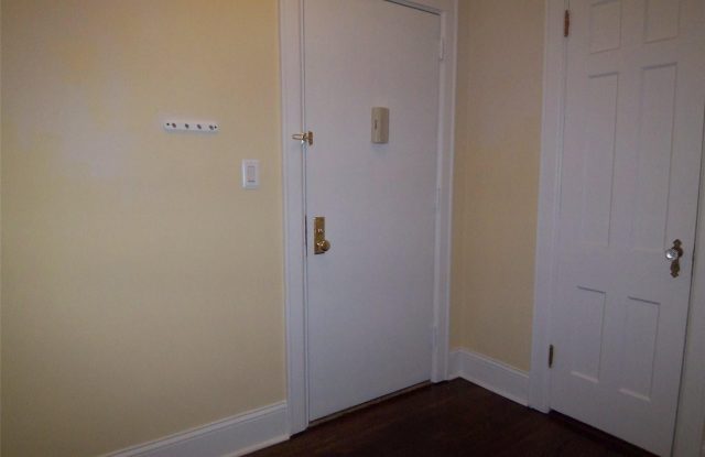61 W Grand Street Gallery 2