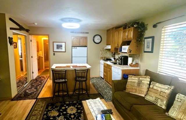 Winter Seasonal Rental- Summit Yacht Club 07 Gallery 4