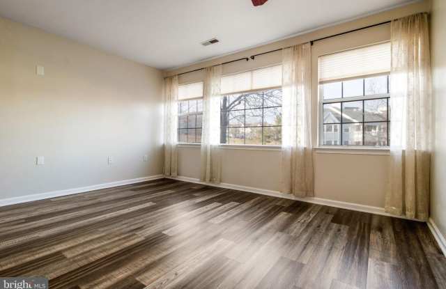 8385 MONTGOMERY RUN Road unit: D photos photos