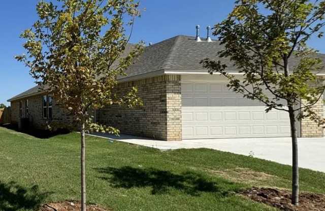$500.00 OFF 1ST MONTH RENT photos photos