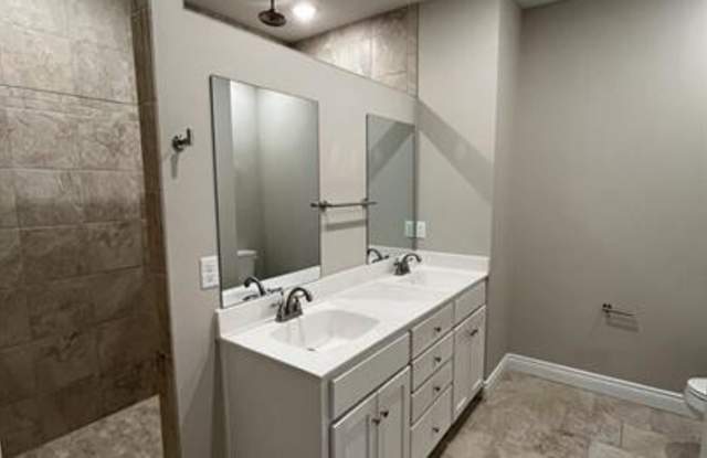 632 West Clark Street unit B Gallery 4