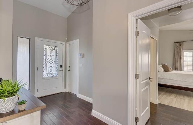 6218 E WALTANN Lane Gallery 2
