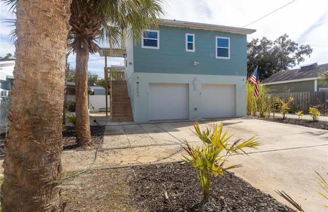 2004 1ST STREET SE photos photos