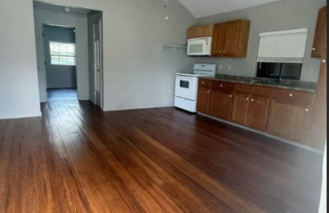 House For Rent - 2795 Dennis St Orange, TX 77632 Gallery 4