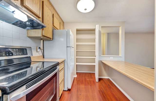 Tranquil Two-Bedroom Condo: Park Setting, Prime Location, Modern Comforts! Gallery 4
