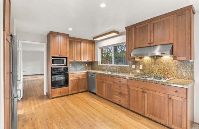 Beautiful 4-Bedroom 2.5 Bathroom Barron Park Home Gallery 3