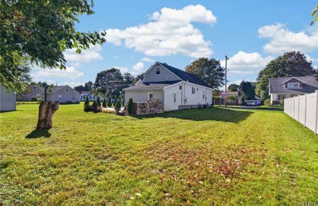 526 Utica Road Gallery 4