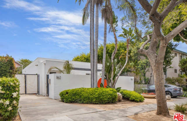 1162 N Poinsettia Place unit: Adu photos photos