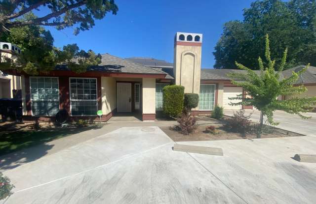 Charming Condo in North West Visalia with Solar and on site Community pool - 3811 West Hillsdale Avenue, Visalia, CA 93291