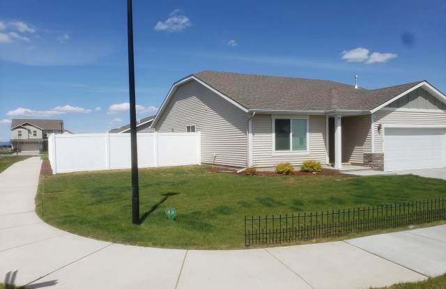 Beautiful 3 Bedroom, 2 Bathroom Home for Rent in Airway Heights! Available for rent Late November! Gallery 3