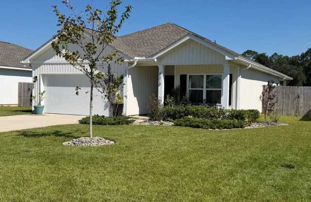 Move-In Ready Pensacola Home with Covered Patio & Fenced Yard Gallery 3