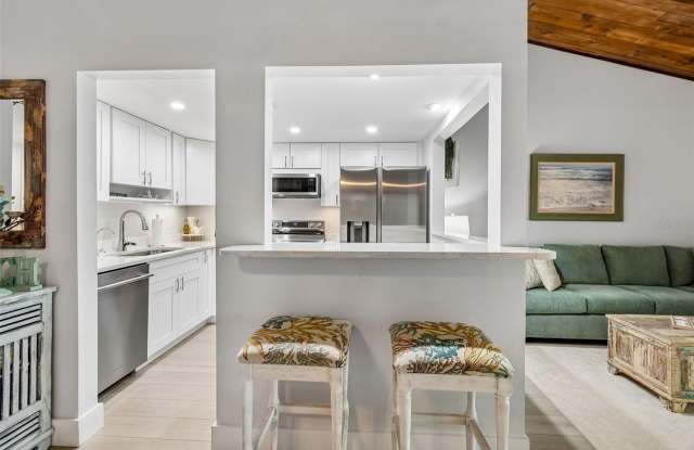 505 PLAZA SEVILLE Court Gallery 4