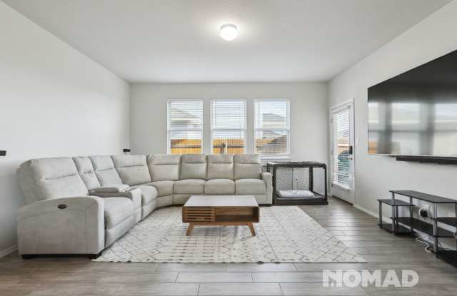 5 Bedroom Single Family Home in Elgin photos photos