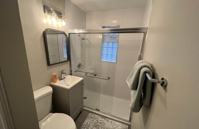 978 Hilo Ln - 978 Hilo Lane, Grandview Heights, OH 43212