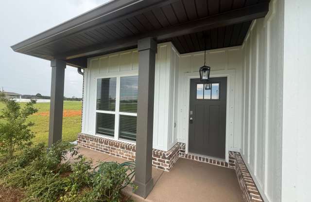 ELBERTA - Three Bedroom, Two Bath w/Office/Flex Space Gallery 3