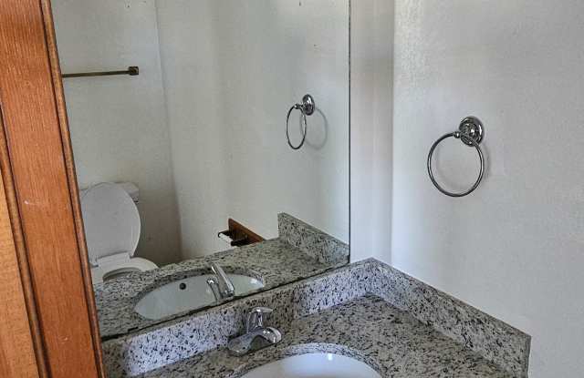 1320 Greenfield Dr photos photos