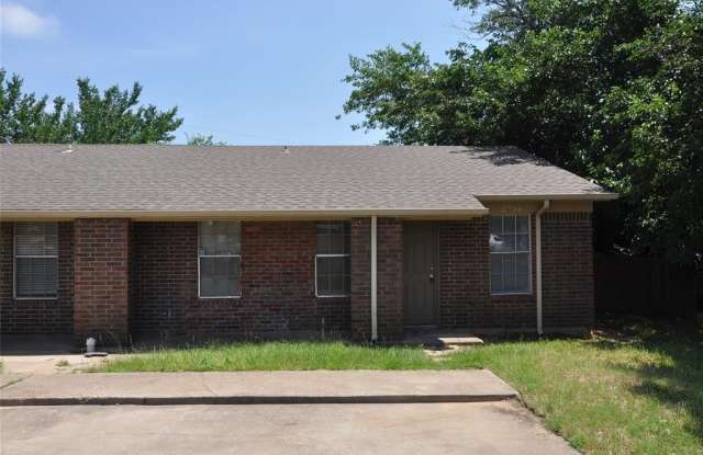 2032 Oakwood Court - 2032 Oakwood Court, Arlington, TX 76012