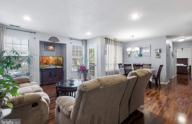 1102 DIAMOND Drive Gallery 3