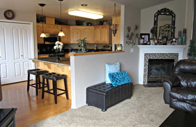 Beautiful Large 4 Bedroom Home in Hucrest! Gallery 3