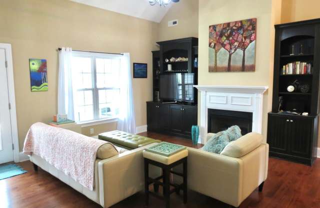 106 Mom Lane Gallery 3