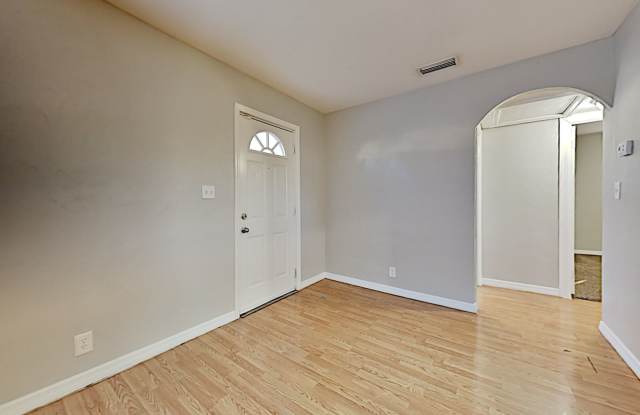 2144 23rd Avenue N Gallery 4