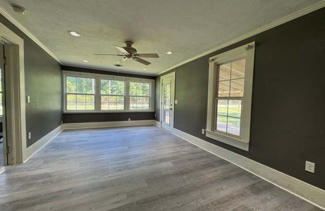 Charming 2-Bed, 1-Bath Home with Premier Outdoor Living Space! Gallery 3