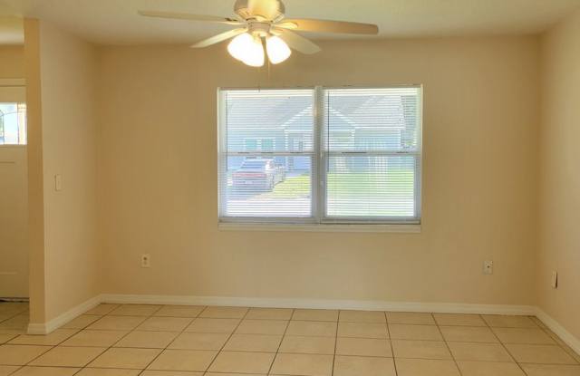 Three-Bedroom Winter Haven Home Gallery 4