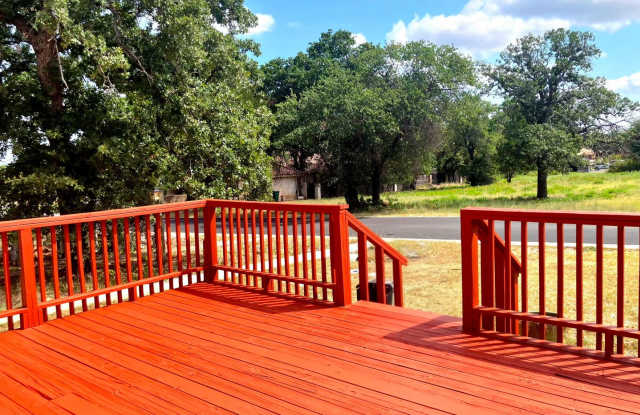 Freshly Renovated 2BD/2.5BA Townhouse in Exclusive Horseshoe Bay Community! Gallery 4
