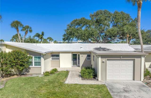 111 WHISPERING SANDS CIRCLE photos photos