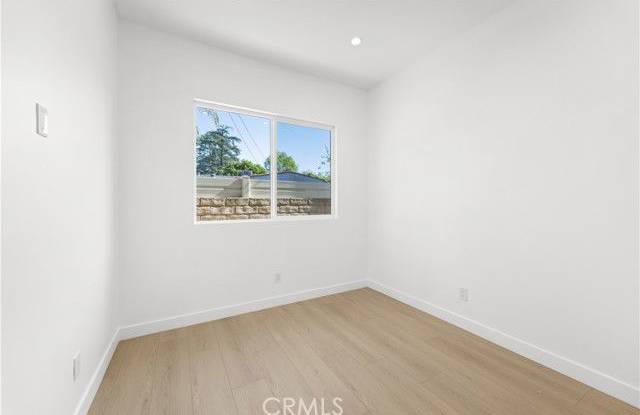 6950 Amestoy Avenue photos photos