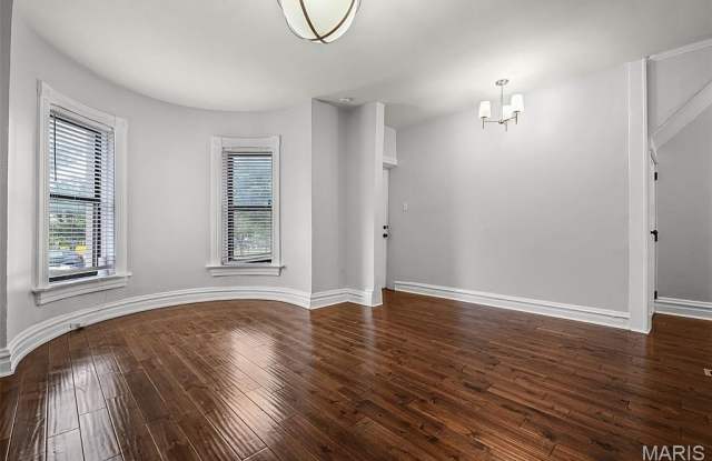 4629 Washington Avenue Gallery 4