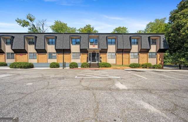 375 Winding River Drive Gallery 1