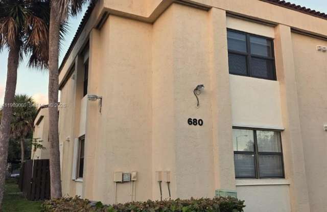 680 W Park Dr - 680 West Park Drive, Fountainebleau, FL 33172